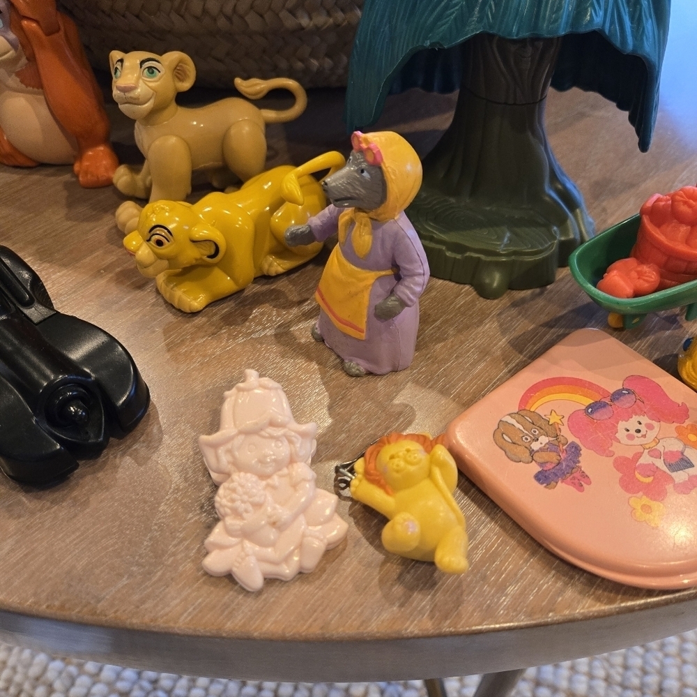 Lot 25 Vintage Toys Disney Lion King 101 Dalmations Santa Pez Crayola Lisa Frank - Picture 3 of 11